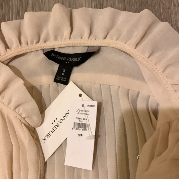 Banana Republic top with matching camisole - Picture 2 of 13